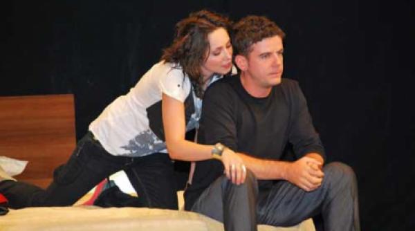 niste fete intre dominatie si razbunare