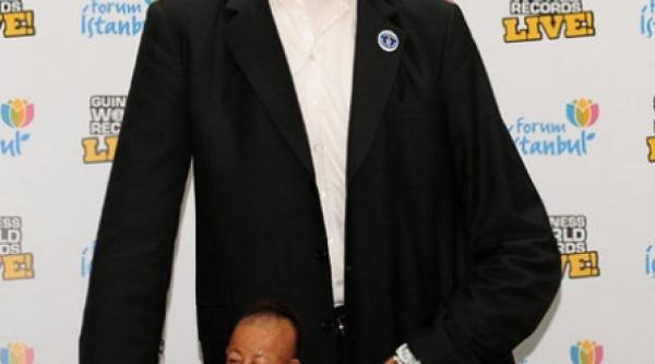 cel mai scund om din lume a uimit la festivalul guiness book of records