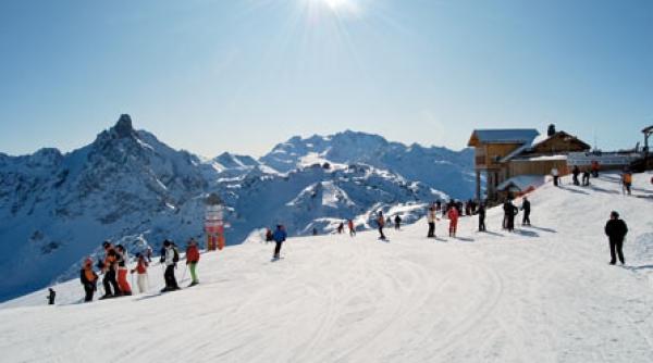 o calatorie in muntii de unde poti atinge norii