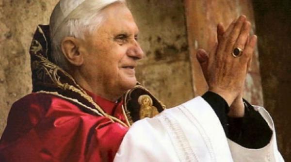 papa benedict al xvi lea ii indeamna pe preoti sa scrie pe bloguri