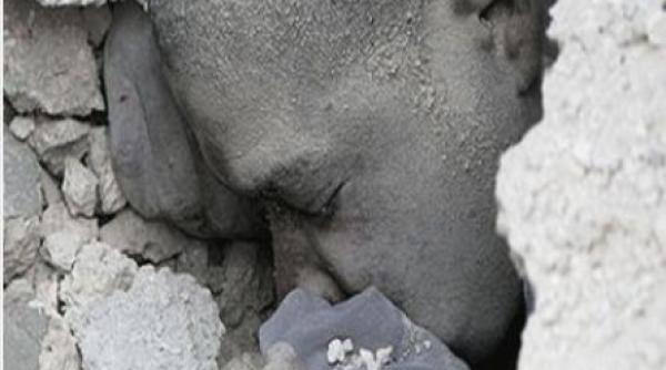 un tanar si o batrana au fost salvati de sub daramaturi in haiti