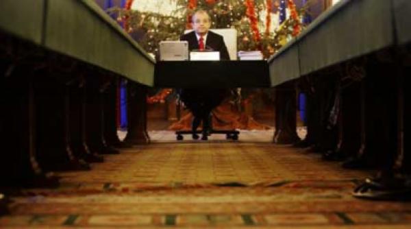 epurarea politica platita cu bani grei