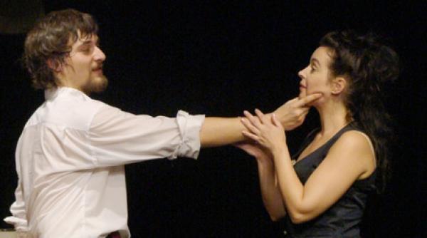 domnisoara iulia in haina de comedie