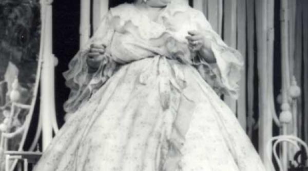 coana chirita a semnat brevetul de toapa manelista