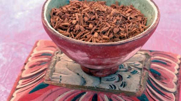 lemn pretios pentru parfumuri rare