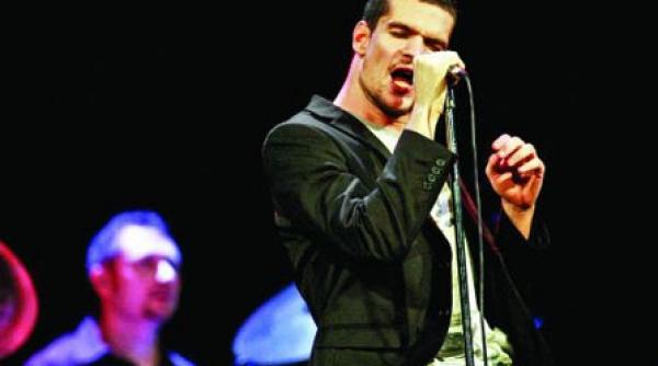 vama canta astazi in clubul silver church