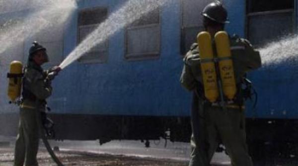 vagon in flacari in apropiere de titu