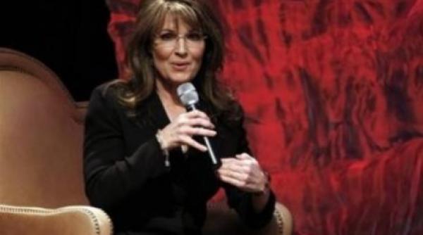sarah palin prinsa cu notite in palma