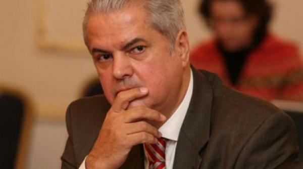 nastase ne intalnim in grupuri prin restaurante ne alearga televiziunile sa ne filmeze