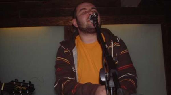 folkstaruri si praf de zeitate