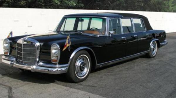 masina lui ceausescu expusa intr un muzeu din franta