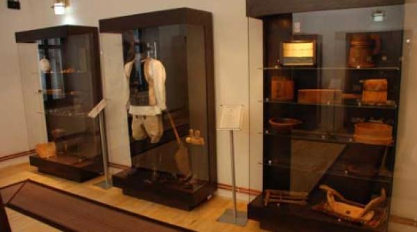 casa istorica restaurata muzeul aurului la rosia montana