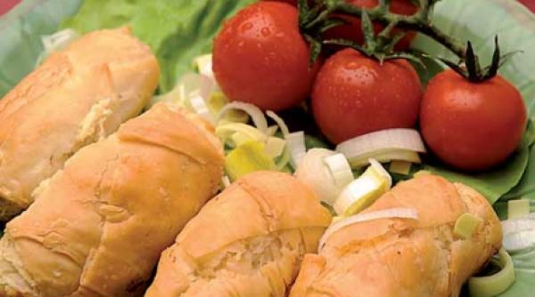 un fir alb si unul rosu