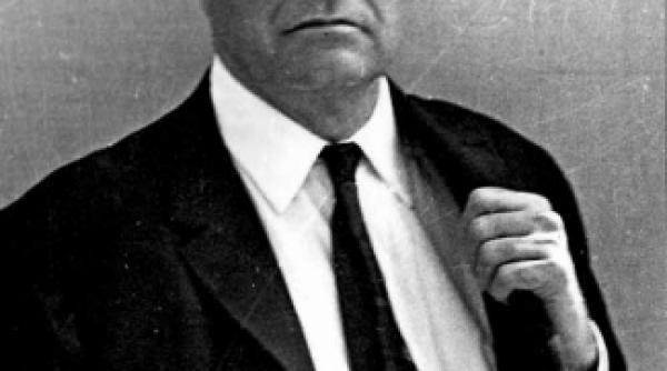 descult intr un cantec soptit