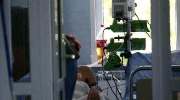 mama a murit legata iar asistenta se juca pe calculator