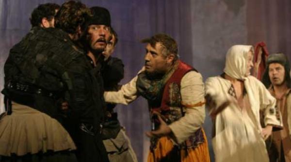 asteptand revolutia in spectacol fresca