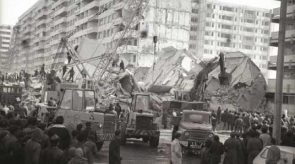 blocurile de sticla la primul cutremur pica