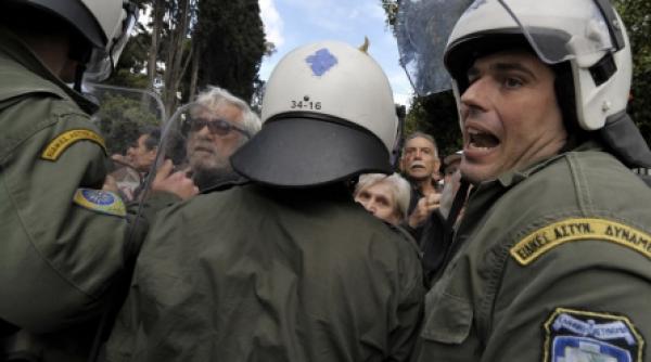 sindicalistii comunisti au ocupat ministerul finantelor din grecia