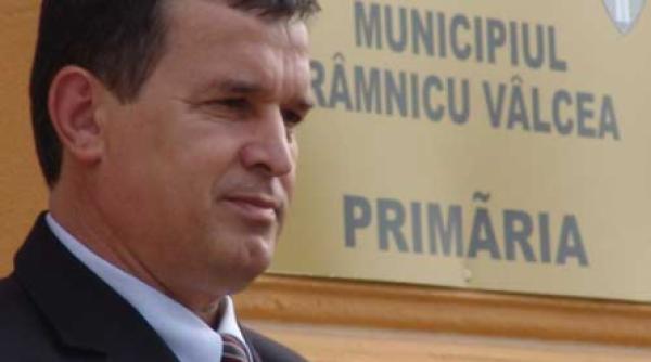 la varful pd l se poarta penalii si catusele