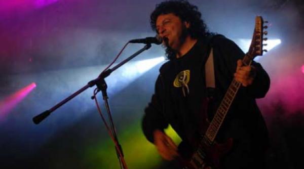 compact in mars fortat prietenii stiu de ce