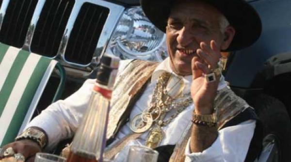 majoritatea averilor sunt din bani gri