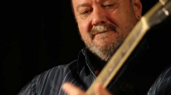 cantece de semineu sambata 13 ora 13 00