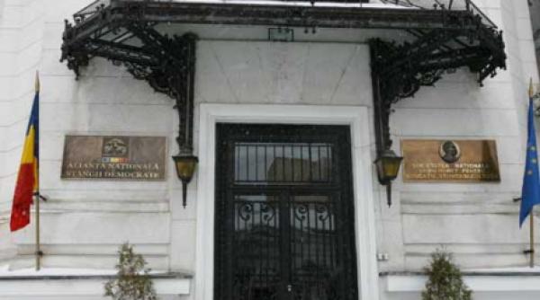 independentii lui oprea il scot pe cozmanca din sediul spiru haret