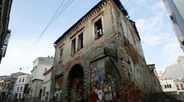 manelizarea romaniei prin uitarea si ingroparea culturii