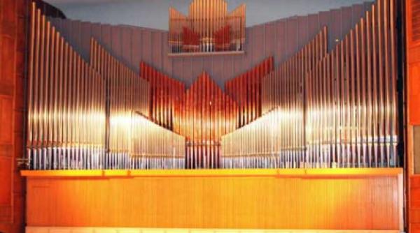 orga refacuta rasuna din nou la sala radio