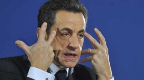 sarko plateste la urne