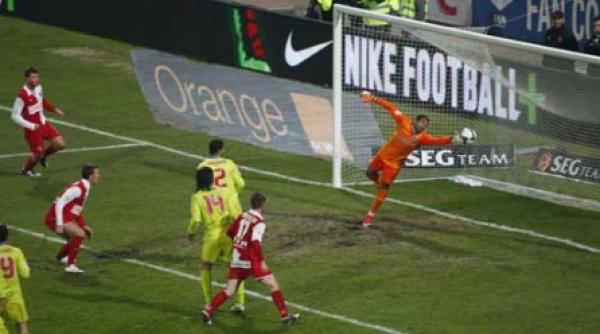 dinamo steaua 2 0 arde campionatul