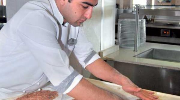 petale dulci de trandafir pe gustul poetilor