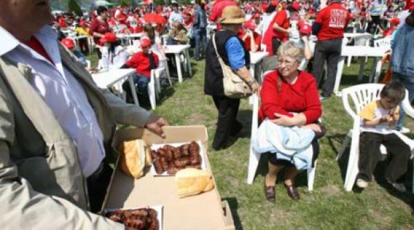 academician intr o tara de manelisti