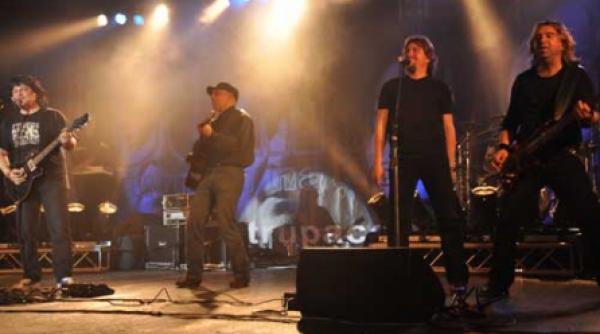 turneu national compact fara sponsor si cu folk de succes