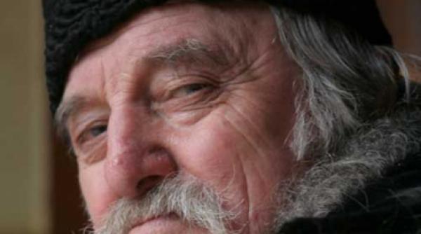 mos pupaza talmaci in lemn de semne ancestrale