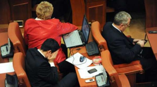 sa iasa parlamentul din amortire