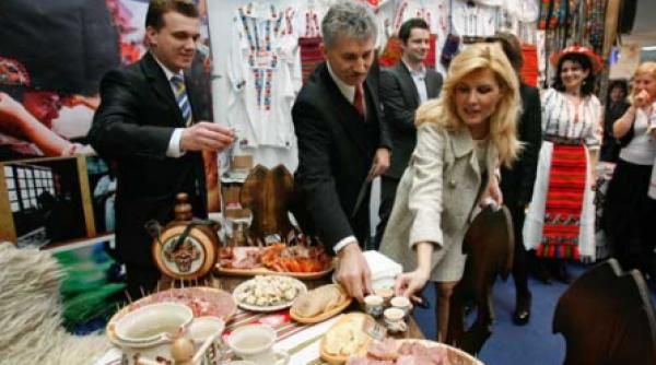 udrea sprijina turismul cu tuica