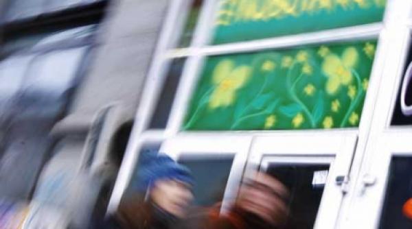 dealerii de droguri ii dau lui boc pe la nas