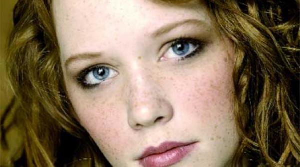 sucul de patrunjel contra pistruilor