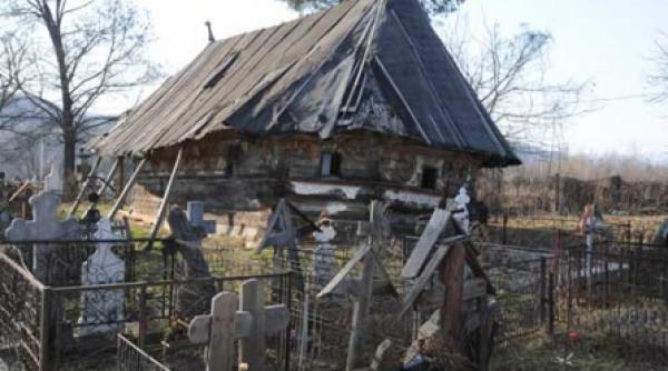 biserica de lemn de la ursi subrezita de nepasare