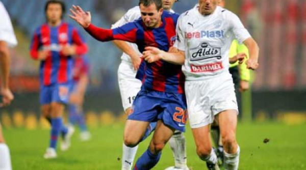 gloria bistrita steaua cu lippi in tribuna