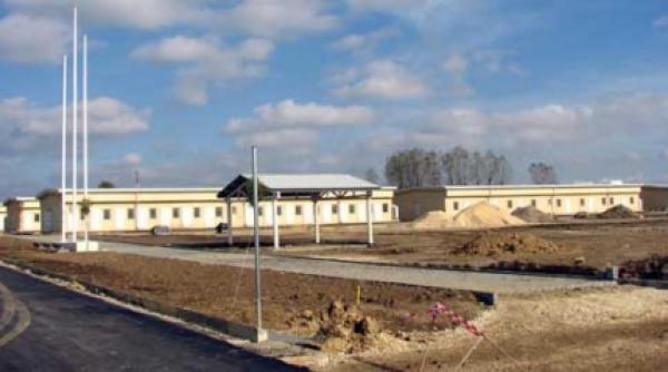 cu basculanta la poarta nato