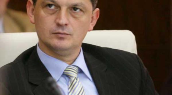 independentii dependenti de dosare si slabiciuni personale