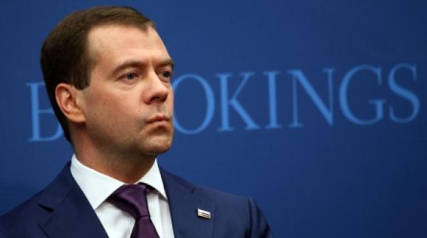 medvedev avertizeaza ca biskekul este in pragul unui razboi civil