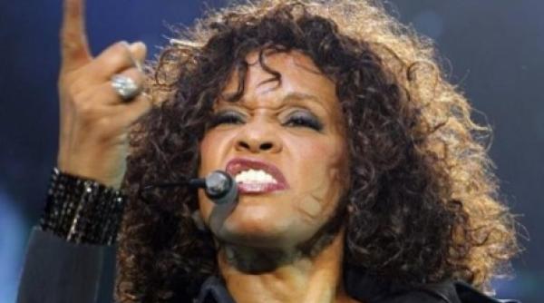 whitney houston ironizata de presa britanica