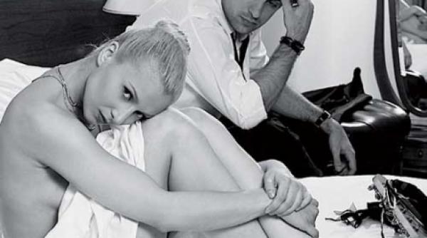 cornel ilie in pat cu lora