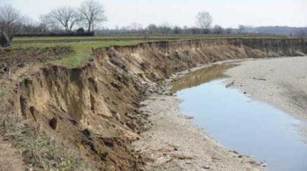 ialomita deviata cu excavatorul