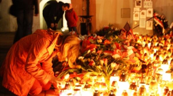 polonia mica ingenuncheaza pentru presedinte