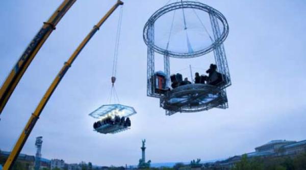 sa privesti lumea de sus