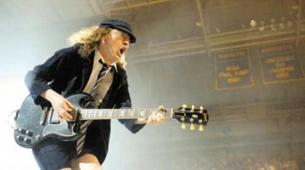 ac dc cel mai tare show din lume